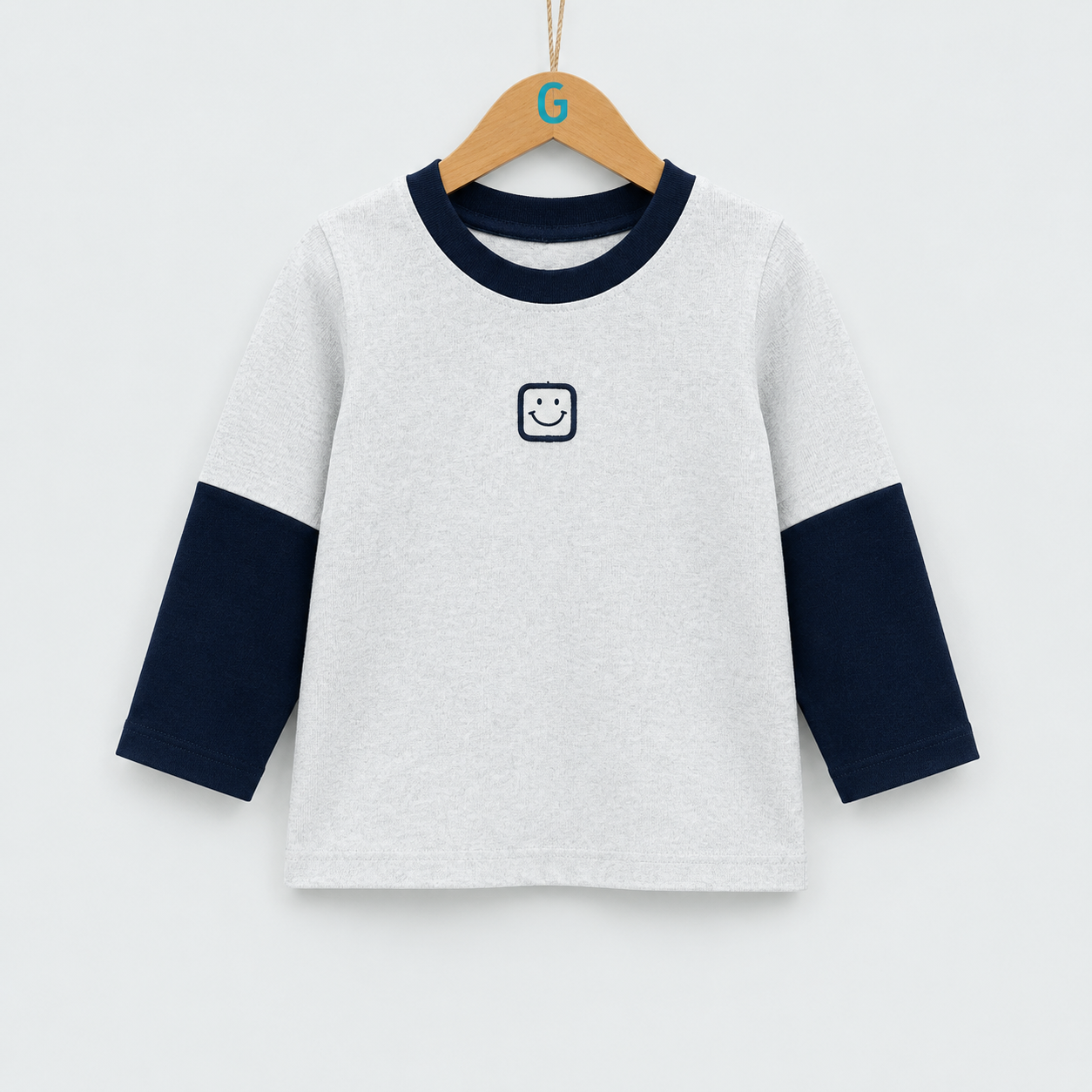 Crewneck L/S Grey With Smile Badge And Navy Blue Sleeves - 27891
